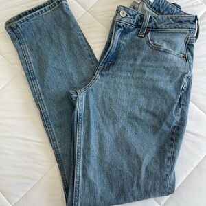Abercrombie & Fitch *Curve Love* Heart Embroidered Mid Rise 90’s Straight Jeans